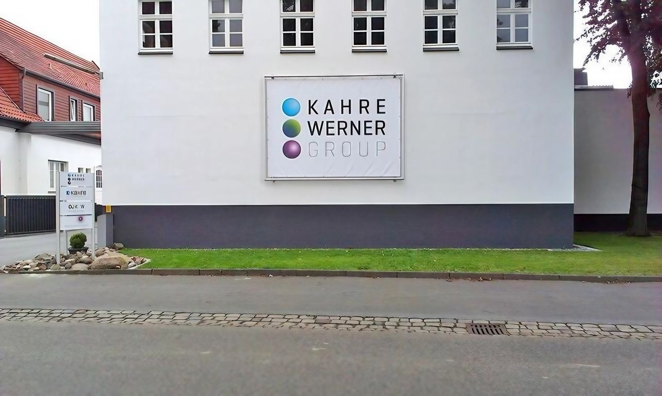 Werbebanner an Hausfassaden