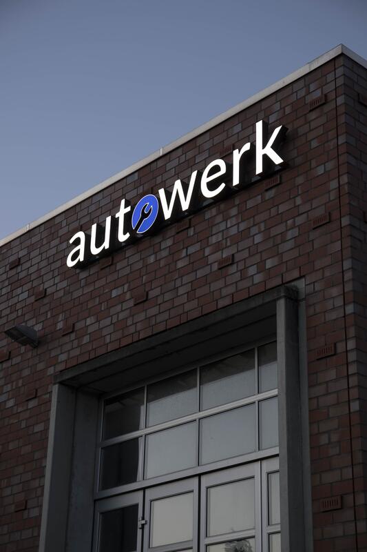 3D Leuchtschild Autowerk